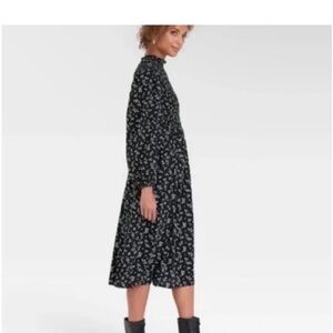 A New Day Black and White Floral Long Sleeve Dress. Balloon sleeves